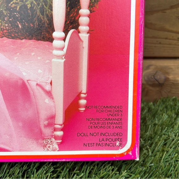 VINTAGE COLLECTIBLE BARBIE canopy bed BNWT - Picture 2 of 6